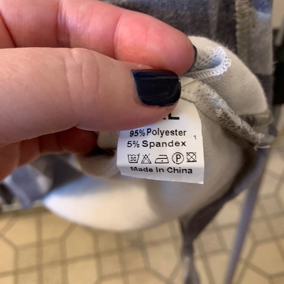 Last ♥️ High Low Camo Top - Picture 3 of 3